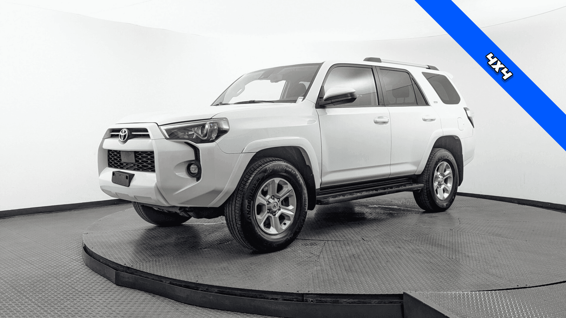 2024 TOYOTA 4RUNNER SR5 photo 1