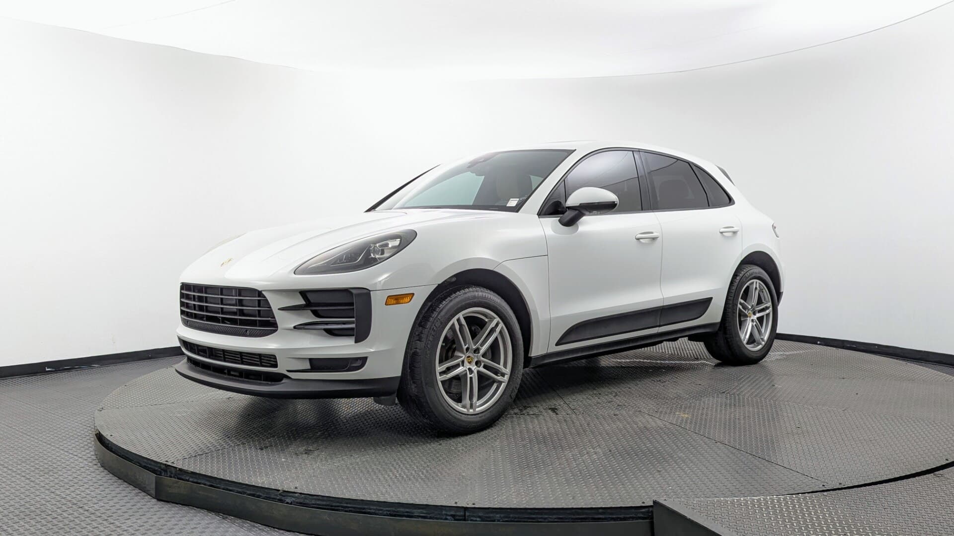 2019 PORSCHE MACAN