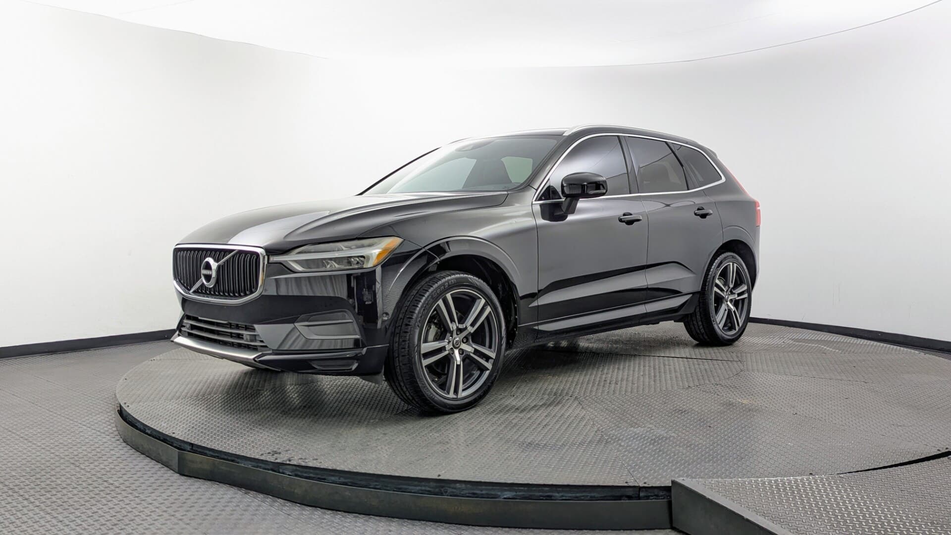 2019 VOLVO XC60 MOMENTUM photo 1