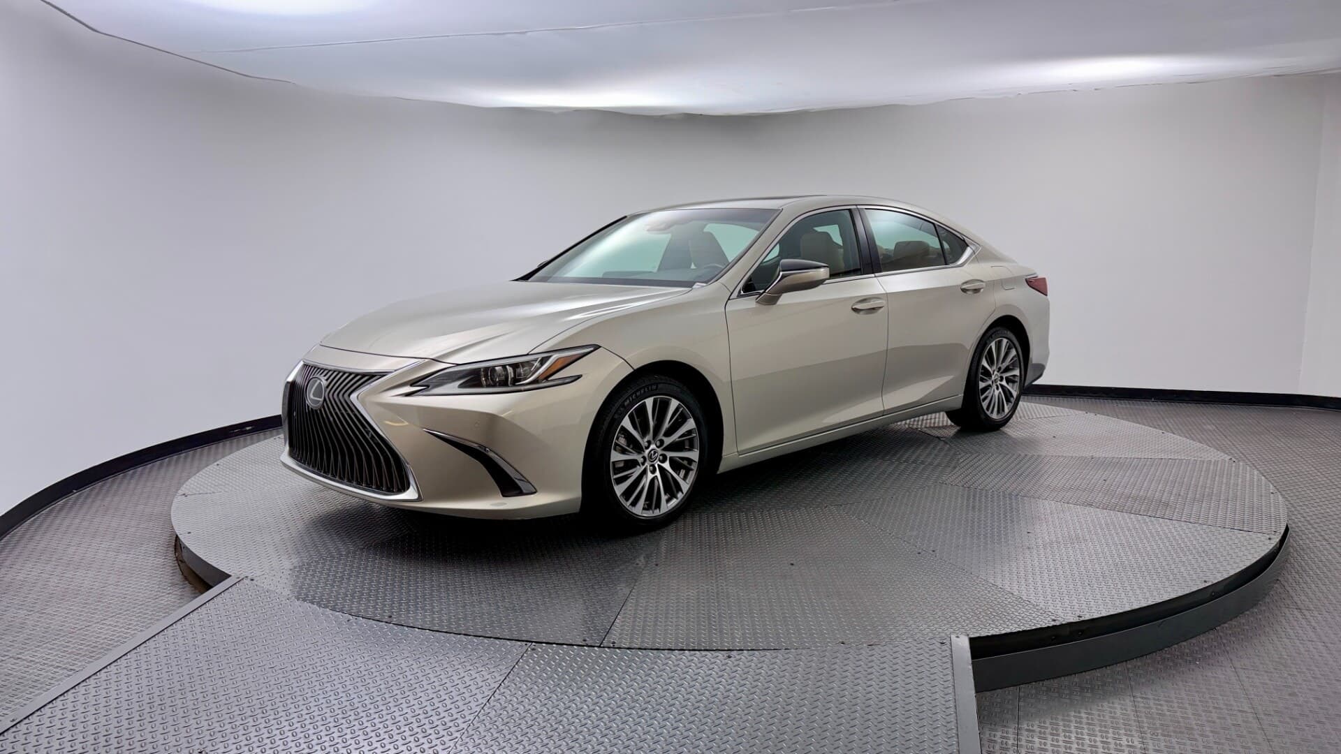 2019 LEXUS ES