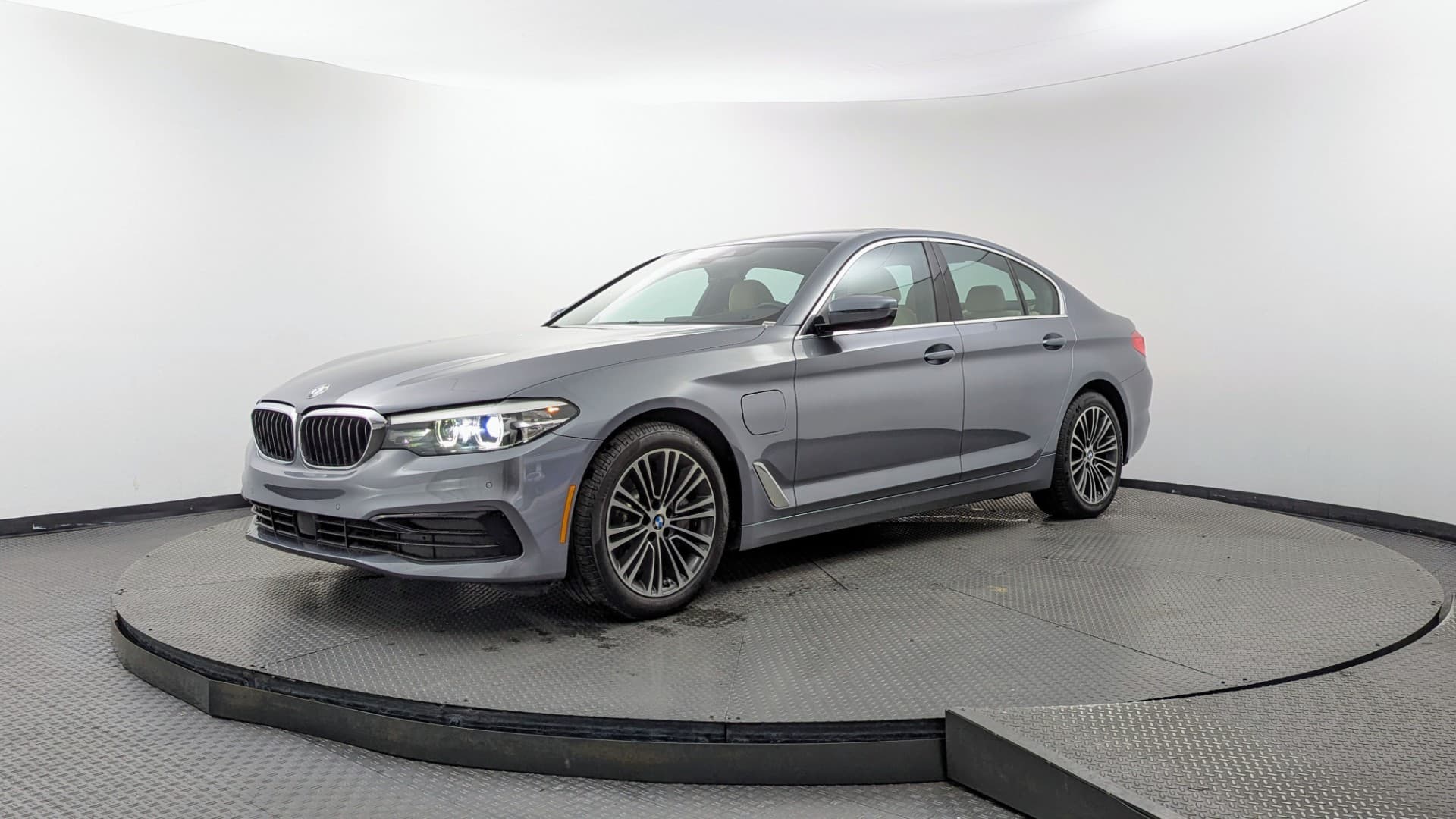 2019 BMW 5 SERIES 530E IPERFORMANCE photo 1