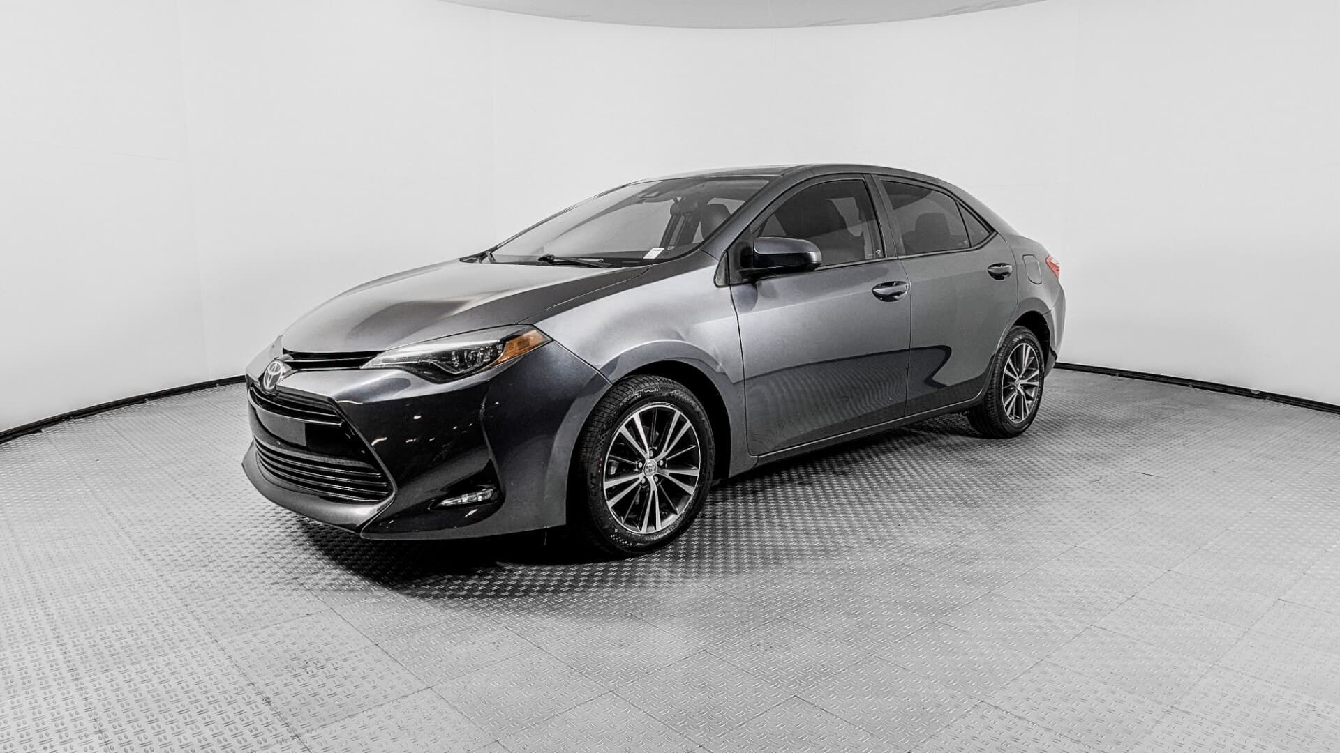 2017 TOYOTA COROLLA LE photo 1