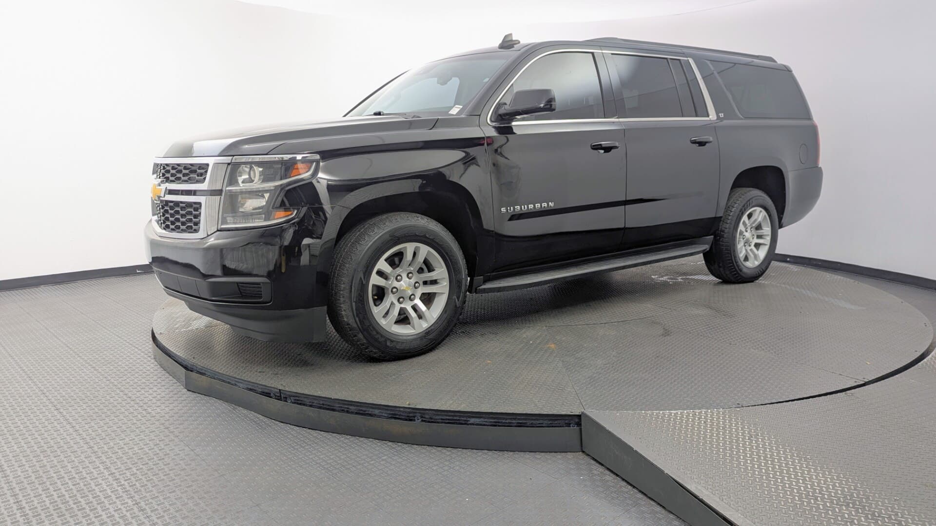 2017 CHEVROLET SUBURBAN LT photo 1
