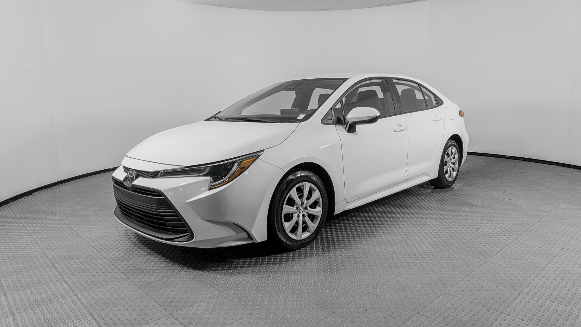 2024 TOYOTA COROLLA LE photo 1
