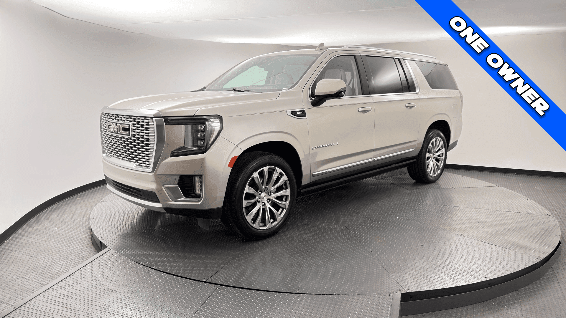 2022 GMC YUKON XL DENALI photo 1