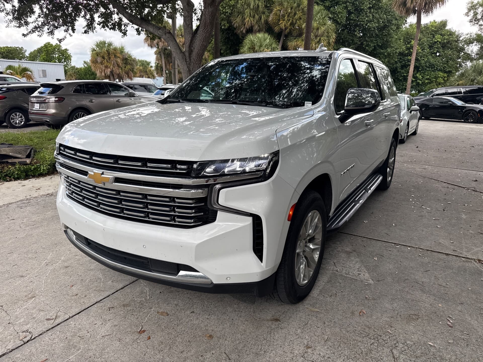 2023 CHEVROLET SUBURBAN PREMIER photo 1