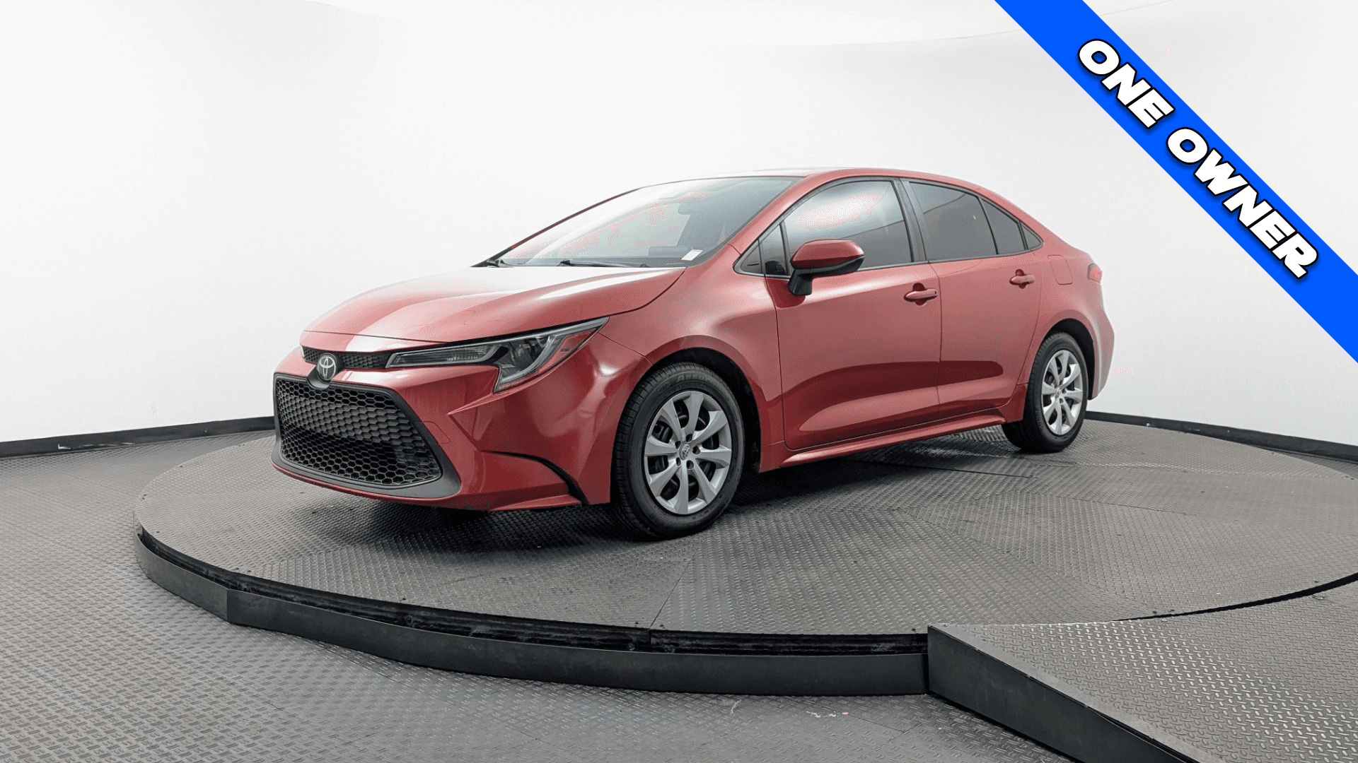 2021 TOYOTA COROLLA LE photo 1
