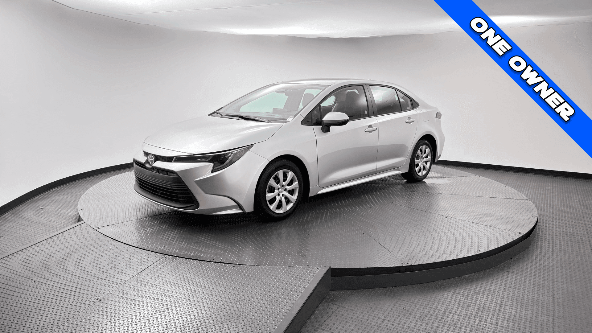 2025 TOYOTA COROLLA LE photo 1