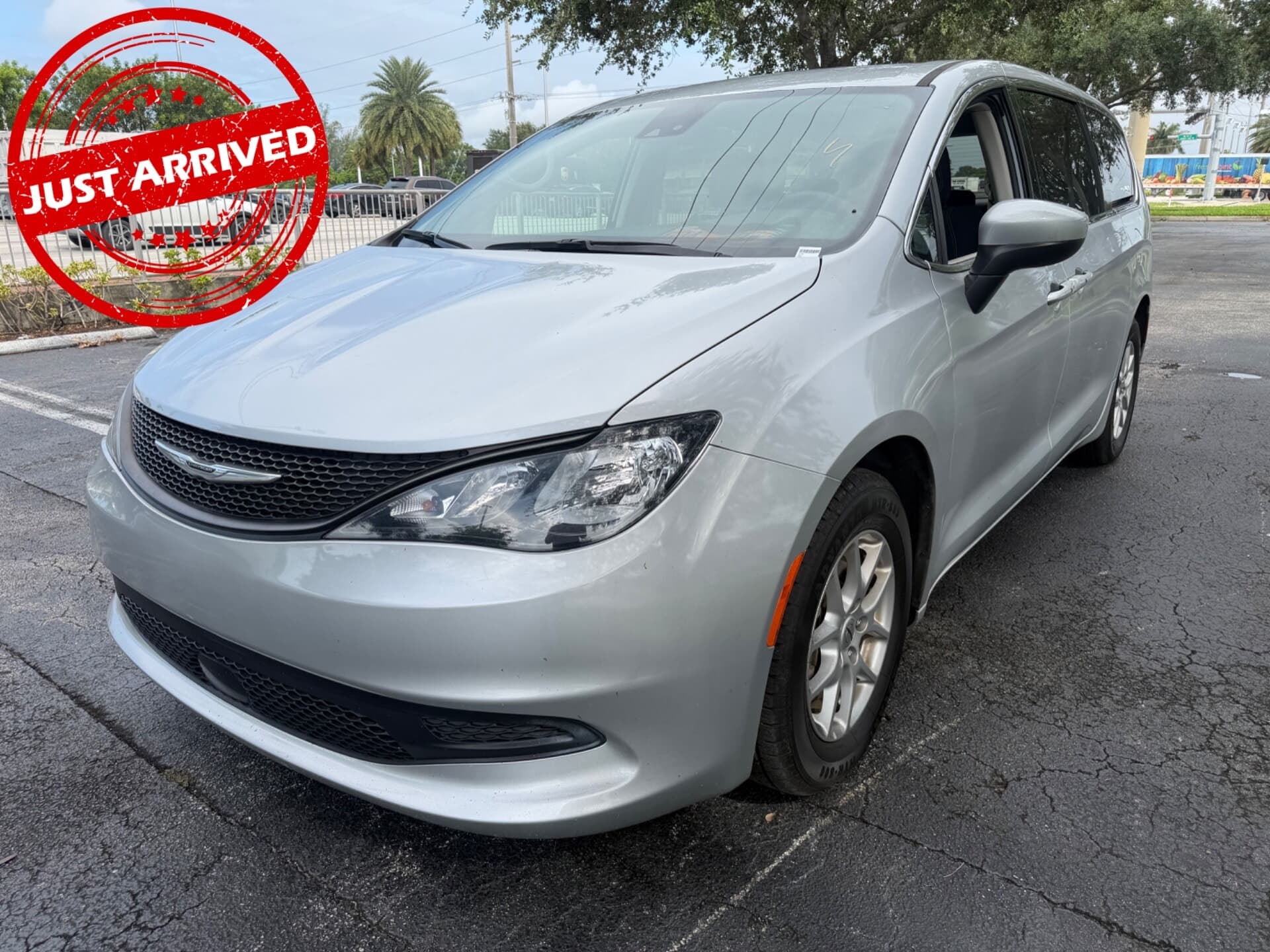 2023 CHRYSLER VOYAGER